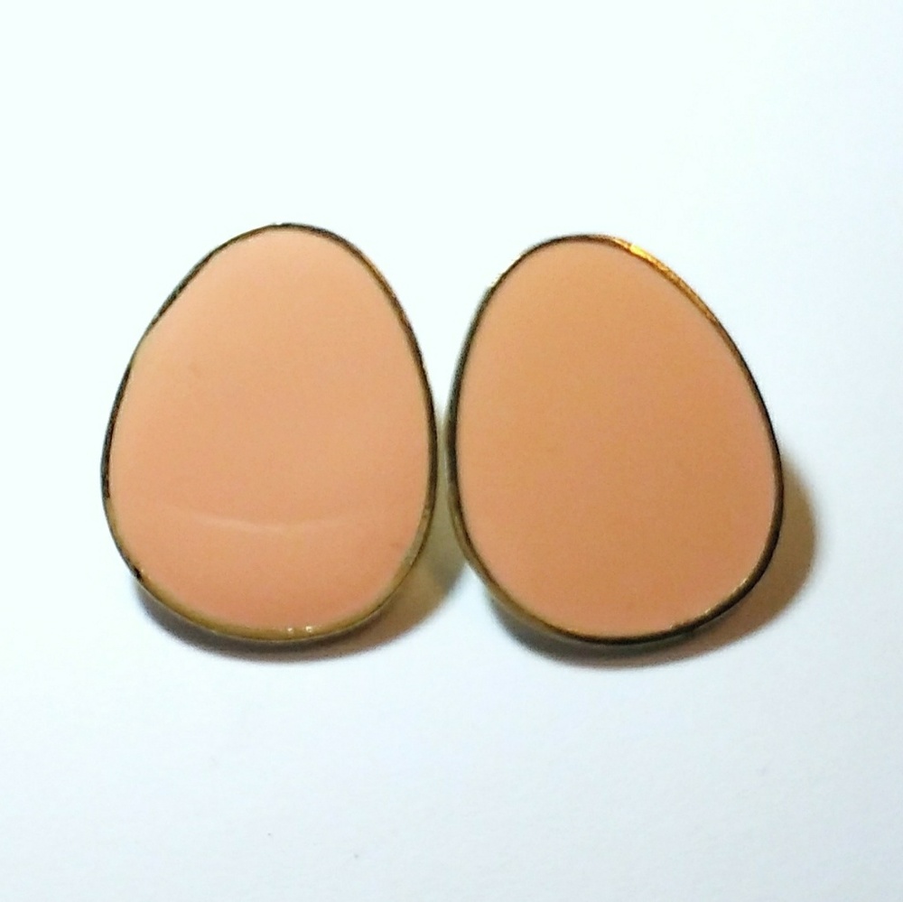 Peach Pink studs